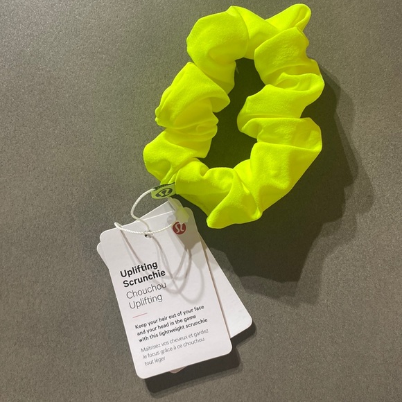 Lululemon Uplifting Scrunchie NWT Highlighter Yellow HIYE Fluorescent - Picture 2 of 4